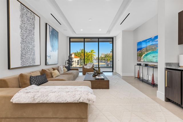 100 Royal Palm Drive, Fort Lauderdale, FL 33301