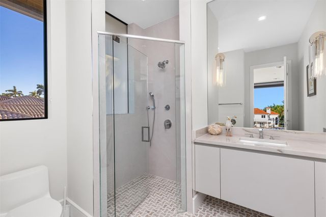 100 Royal Palm Drive, Fort Lauderdale, FL 33301