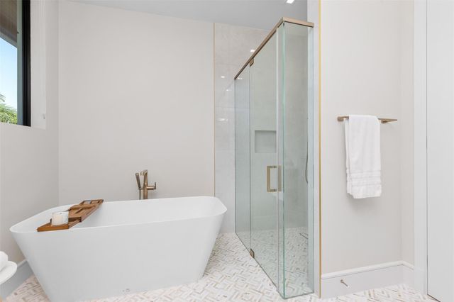 100 Royal Palm Drive, Fort Lauderdale, FL 33301