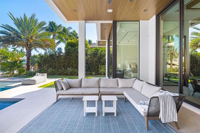 100 Royal Palm Drive, Fort Lauderdale, FL 33301