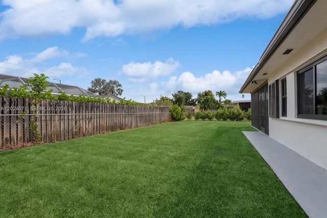11901 NW 23rd St, Pembroke Pines, FL 33026