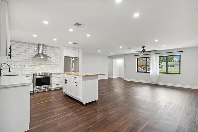 11901 NW 23rd St, Pembroke Pines, FL 33026