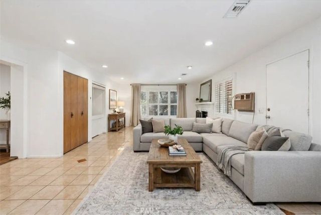 190 E Arrow, Claremont, CA 91711