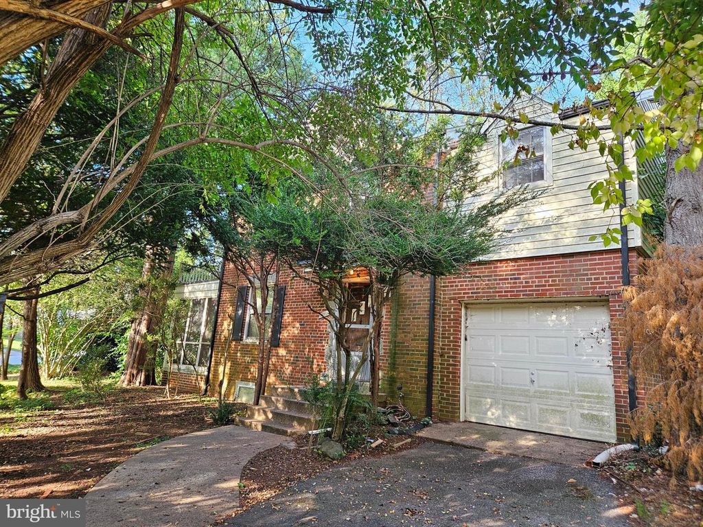 8501 RAYBURN RD, Bethesda, MD 20817