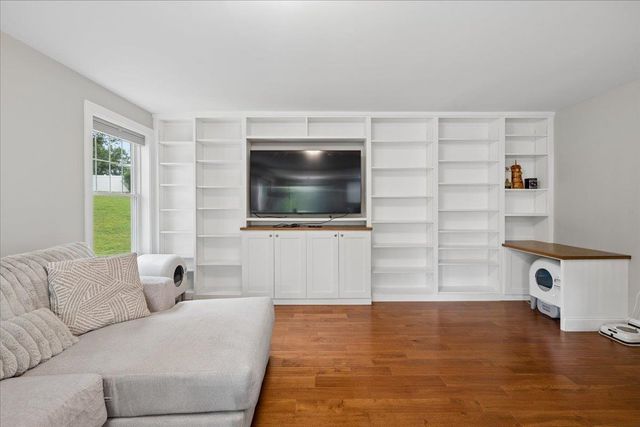 25 Second Street, Hudson, NH 03051