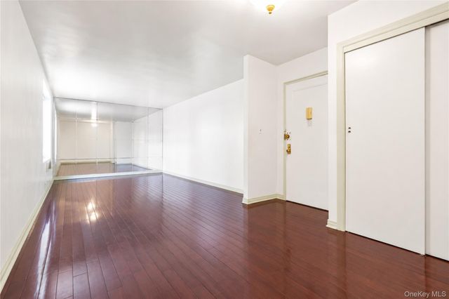 27-05 Parsons Boulevard 6F, Flushing, NY 11354