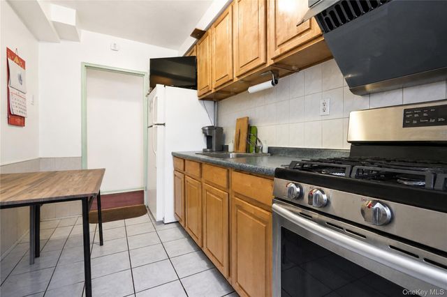 27-05 Parsons Boulevard 6F, Flushing, NY 11354