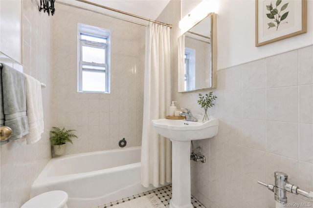 27-05 Parsons Boulevard 6F, Flushing, NY 11354