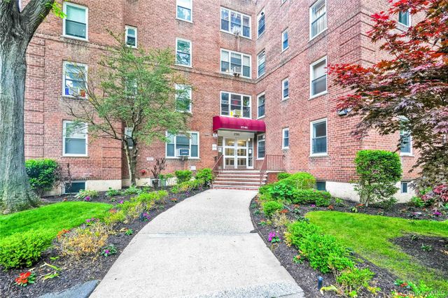 27-05 Parsons Boulevard 6F, Flushing, NY 11354