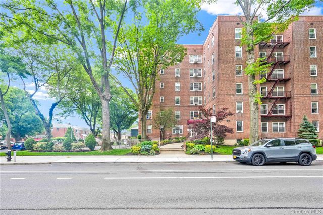 27-05 Parsons Boulevard 6F, Flushing, NY 11354