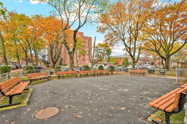 27-05 Parsons Boulevard 6F, Flushing, NY 11354