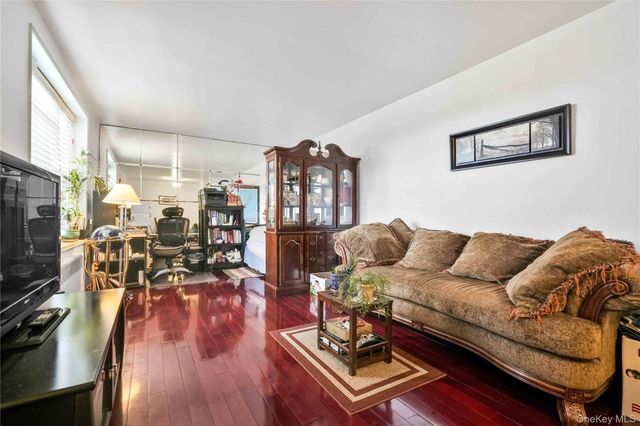 27-05 Parsons Boulevard 6F, Flushing, NY 11354