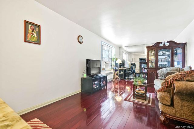 27-05 Parsons Boulevard 6F, Flushing, NY 11354