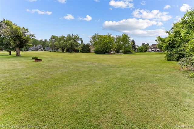 8877 N Canton Center Road, Plymouth, MI 48170