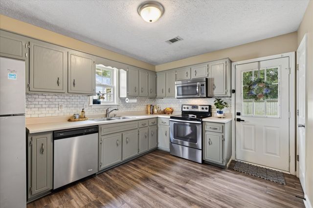 1045 Shadow Ridge Ave, Oak Grove, KY 42262