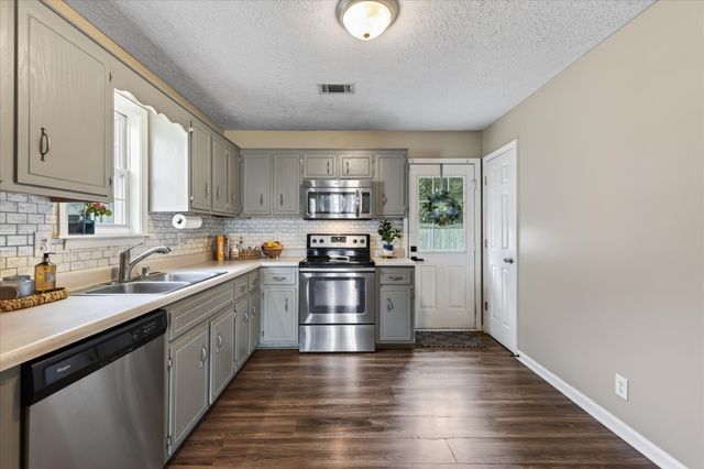 1045 Shadow Ridge Ave, Oak Grove, KY 42262