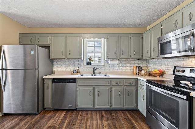 1045 Shadow Ridge Ave, Oak Grove, KY 42262