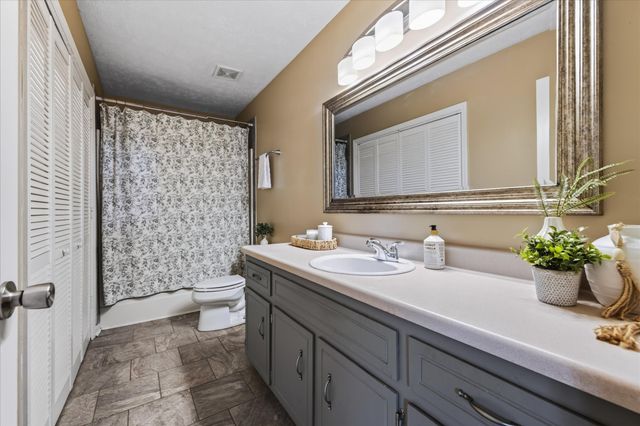 1045 Shadow Ridge Ave, Oak Grove, KY 42262