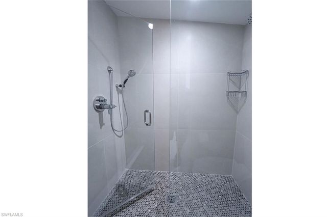 222 Harbour DR 105, Naples, FL 34103