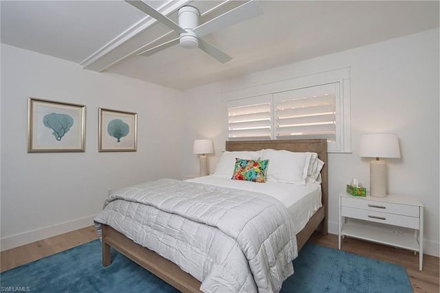 222 Harbour DR 105, Naples, FL 34103