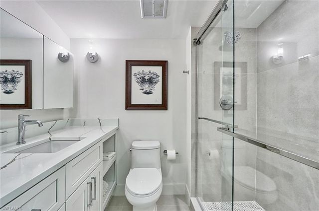 222 Harbour DR 105, Naples, FL 34103