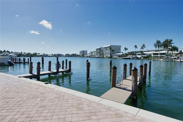 222 Harbour DR 105, Naples, FL 34103