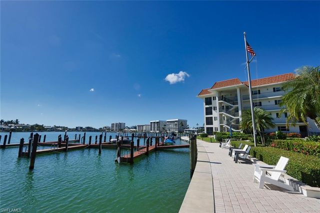 222 Harbour DR 105, Naples, FL 34103
