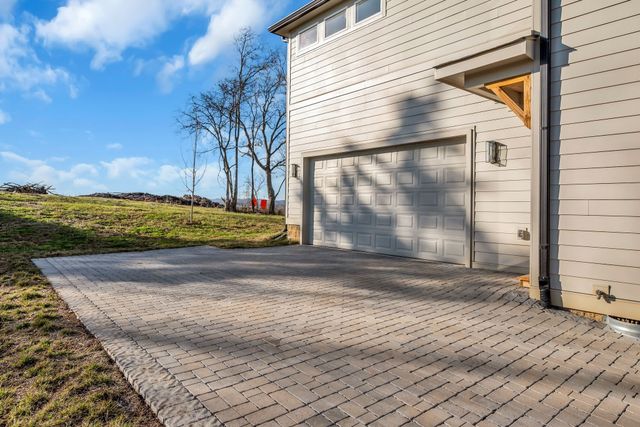 1531 E Stewarts Ln, Nashville, TN 37218