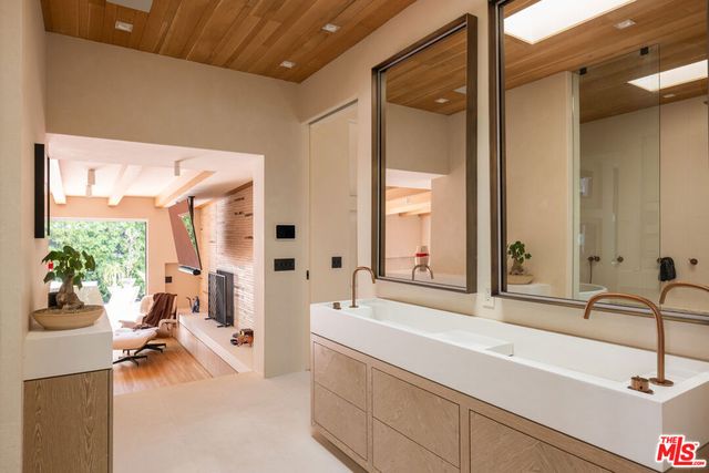 330 N Arden Boulevard, Los Angeles, CA 90004