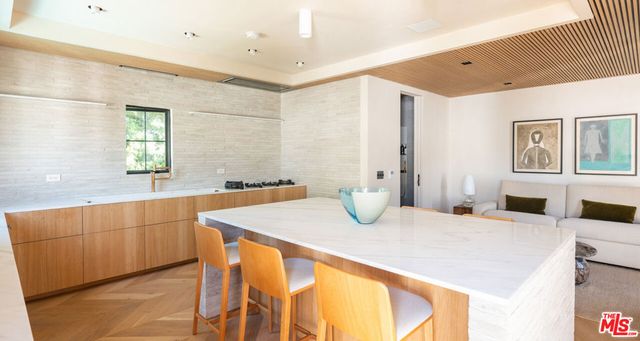 330 N Arden Boulevard, Los Angeles, CA 90004