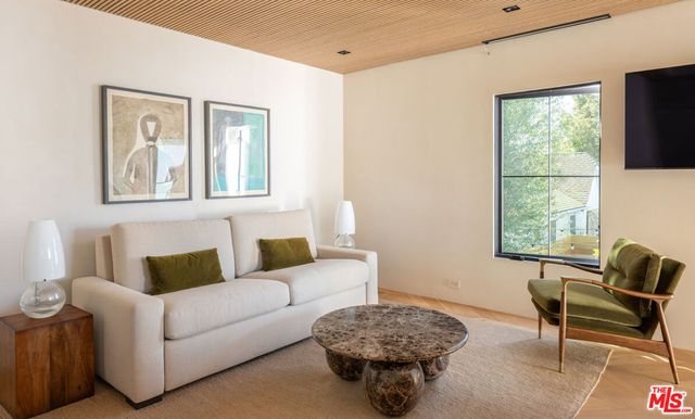 330 N Arden Boulevard, Los Angeles, CA 90004