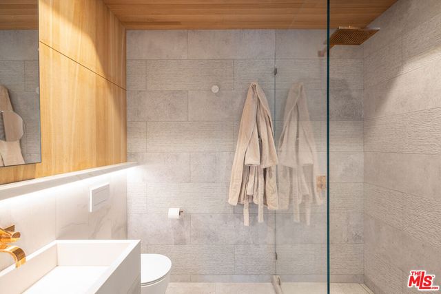 330 N Arden Boulevard, Los Angeles, CA 90004