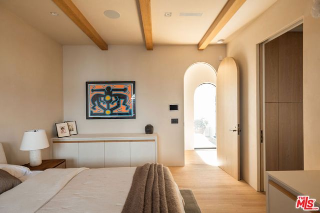 330 N Arden Boulevard, Los Angeles, CA 90004