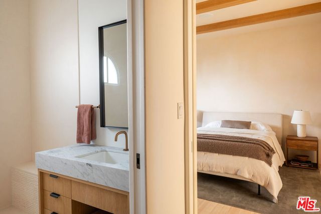 330 N Arden Boulevard, Los Angeles, CA 90004