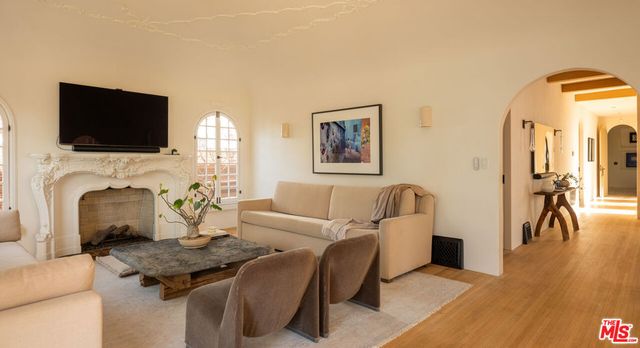 330 N Arden Boulevard, Los Angeles, CA 90004