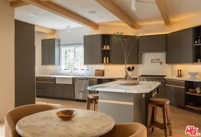 330 N Arden Boulevard, Los Angeles, CA 90004