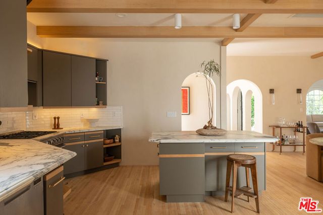 330 N Arden Boulevard, Los Angeles, CA 90004