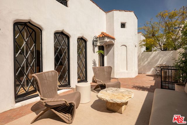 330 N Arden Boulevard, Los Angeles, CA 90004