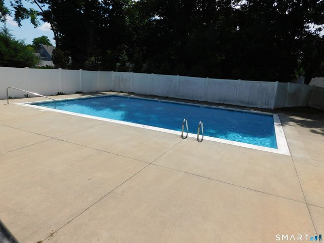50 Greenhouse Road 10A, Bridgeport, CT 06606