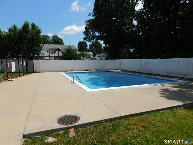 50 Greenhouse Road 10A, Bridgeport, CT 06606