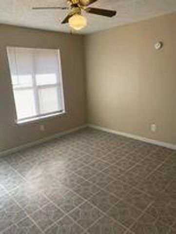 139 Elm DR 206, Lockhart, TX 78644
