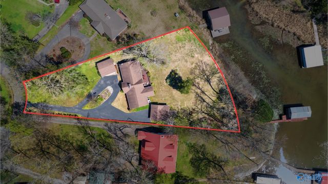170 Cedar Circle, Guntersville, AL 35976