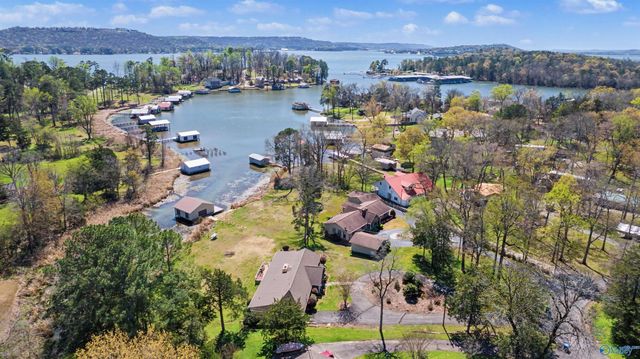 170 Cedar Circle, Guntersville, AL 35976