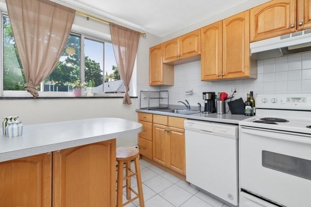 59 Saint Paul St 26, Brookline, MA 02446