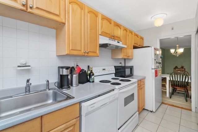 59 Saint Paul St 26, Brookline, MA 02446