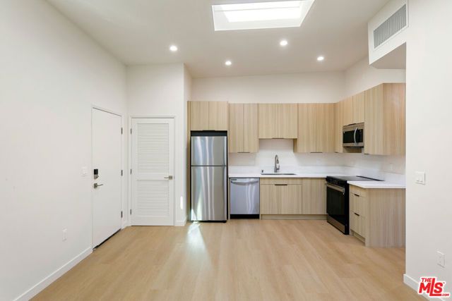 954 N San Vicente Boulevard 9, West Hollywood, CA 90069