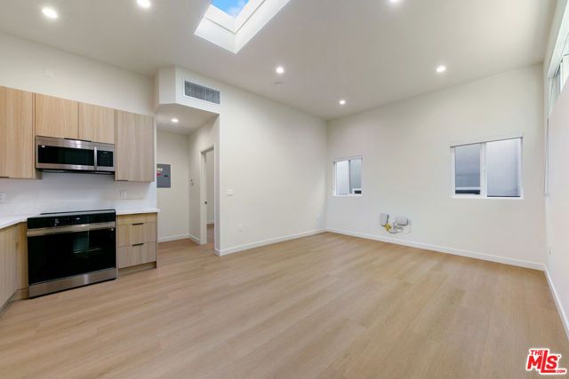 954 N San Vicente Boulevard 9, West Hollywood, CA 90069