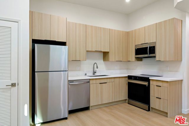 954 N San Vicente Boulevard 9, West Hollywood, CA 90069