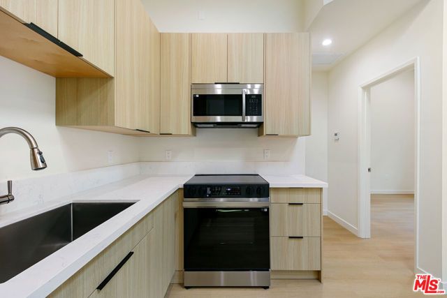 954 N San Vicente Boulevard 9, West Hollywood, CA 90069