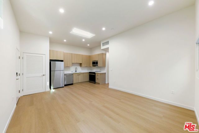 954 N San Vicente Boulevard 9, West Hollywood, CA 90069